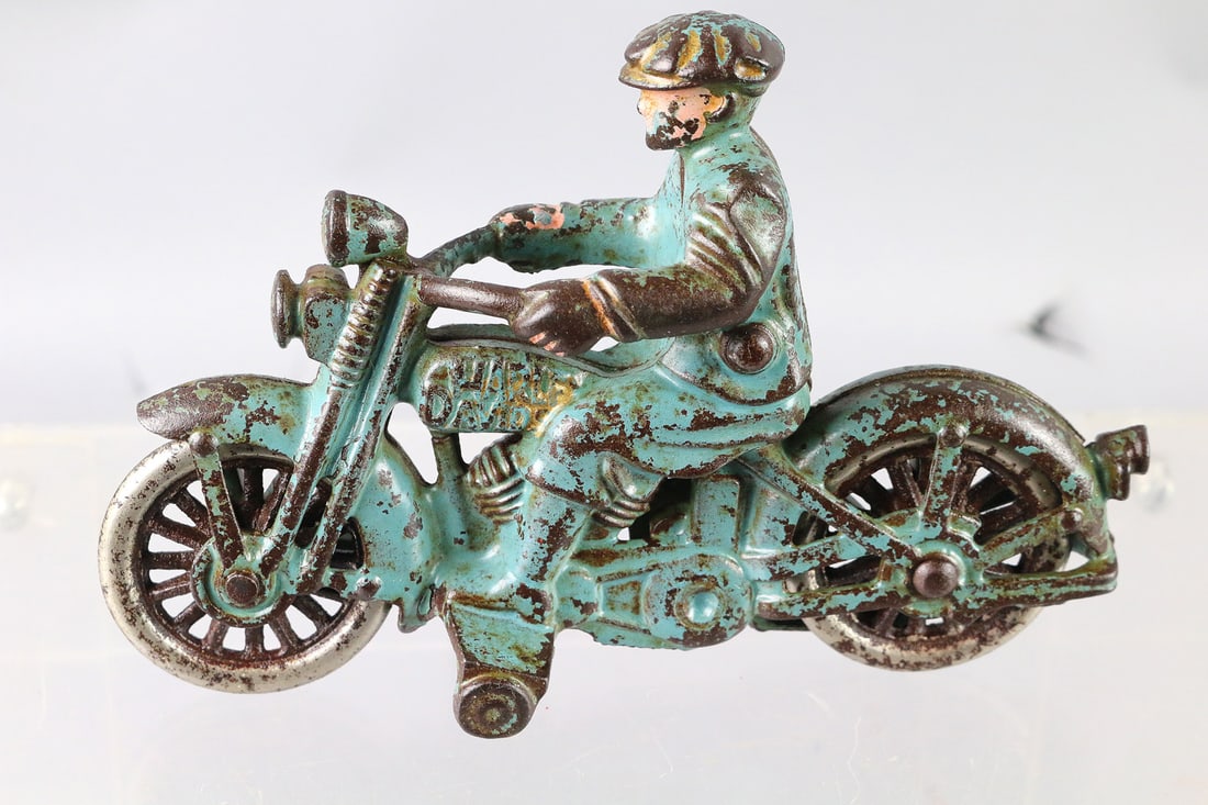 Hubley Cast Iron Civilian Motorcycle (1 of 3)