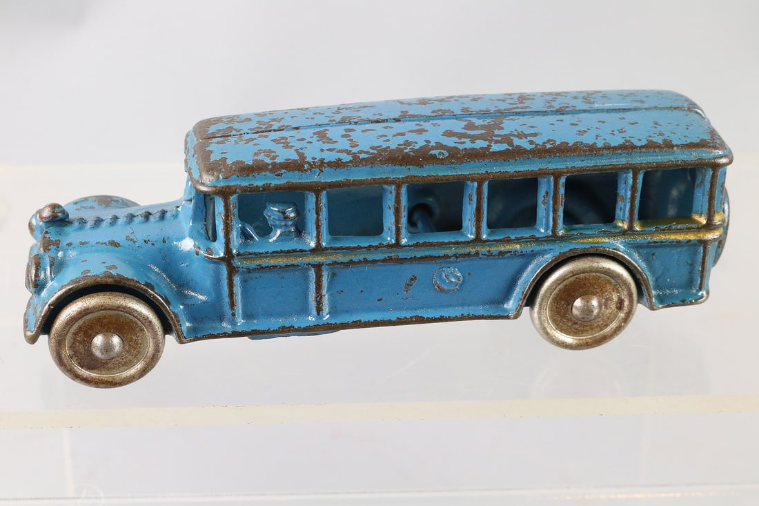 Hubley Cast Iron Bus w/Driver (1 of 3)