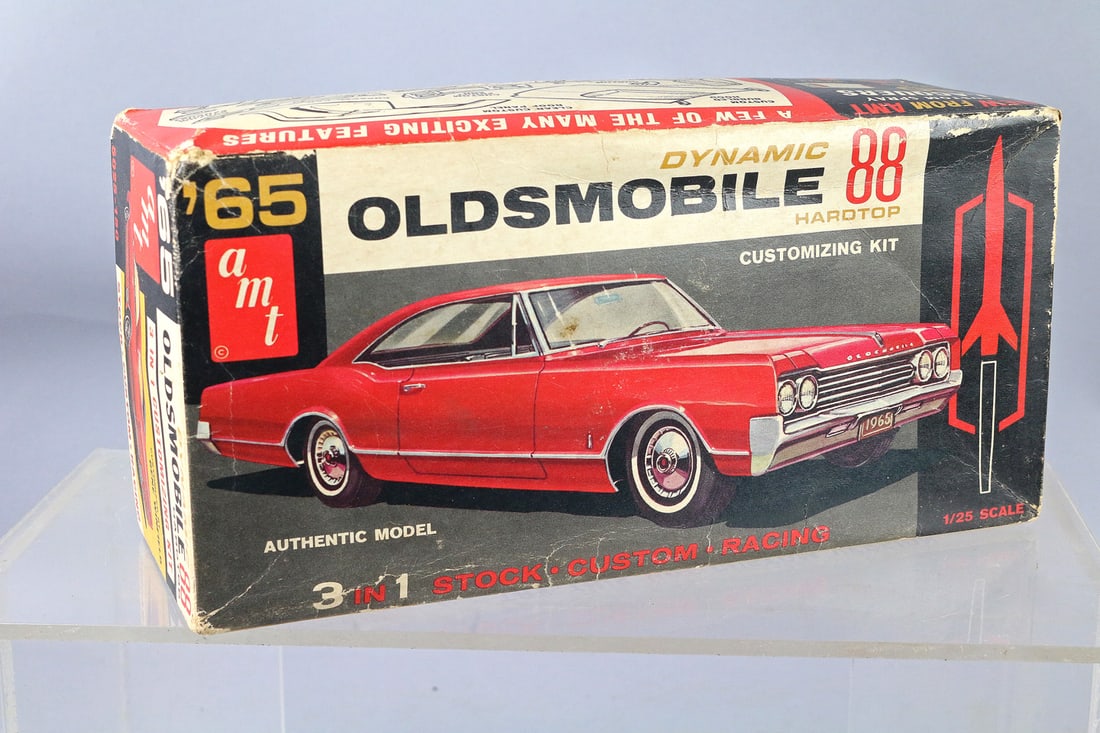 AMT 65 Oldsmobile 88 Model (1 of 2)