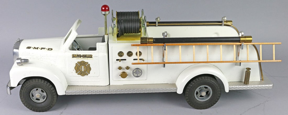 Smith Miller Fred Thompson Mack Fire Pumper in Box (1 of 8)