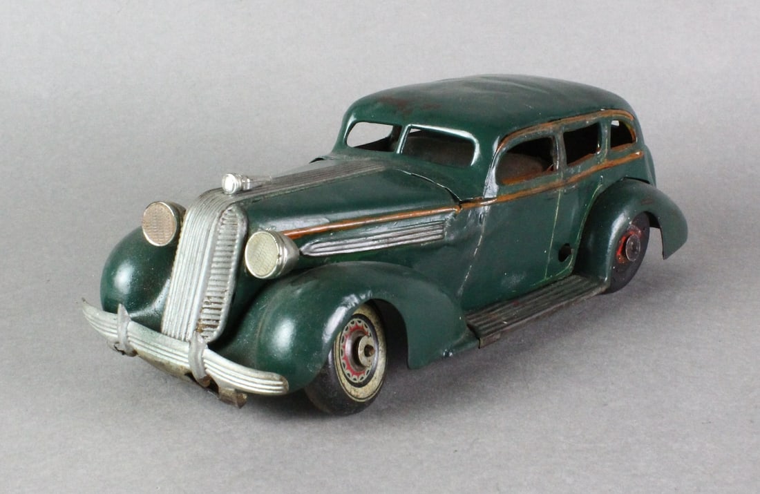 Pre-War Japan Tin Kosuge Pontiac Sedan (1 of 5)