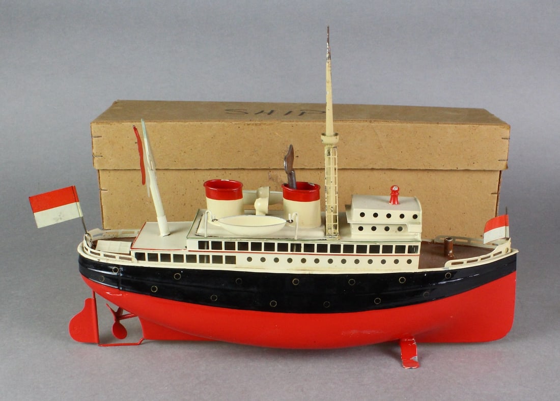 Fleischmann German Ocean Liner Ship In Box (1 of 7)