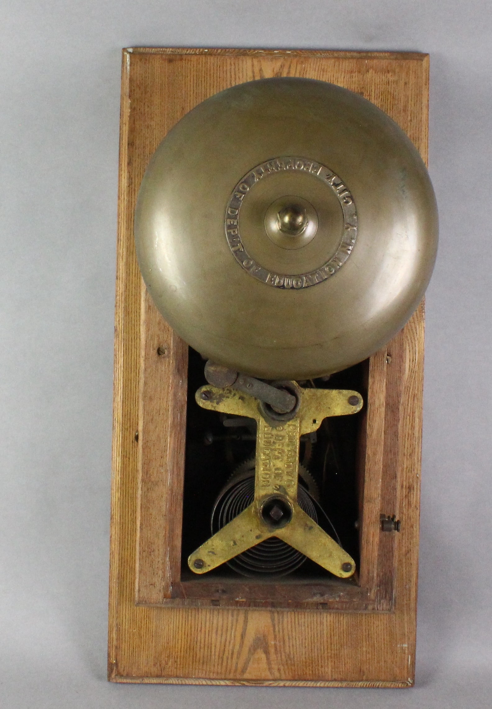 1900s New York City Fire Alarm Bell NYC: 1900s New York City Fire Alarm Bell NYC. Dept of Education New York City alarm bell in oak case 24 x 12 inches.