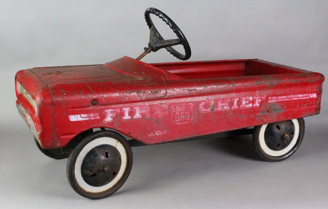 AMF Fire Chief Pedal Car (1 of 2)
