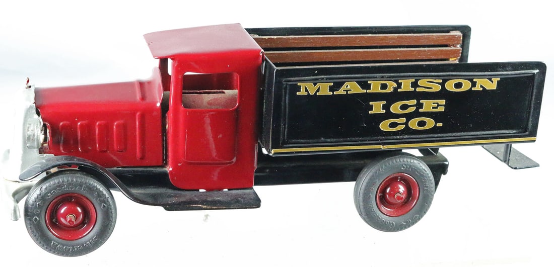Metalcraft Madison Ice Co Truck Restored (1 of 3)