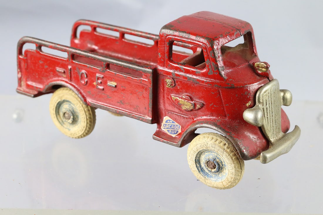 Arcade Cast Iron Ice Truck (1 of 3)