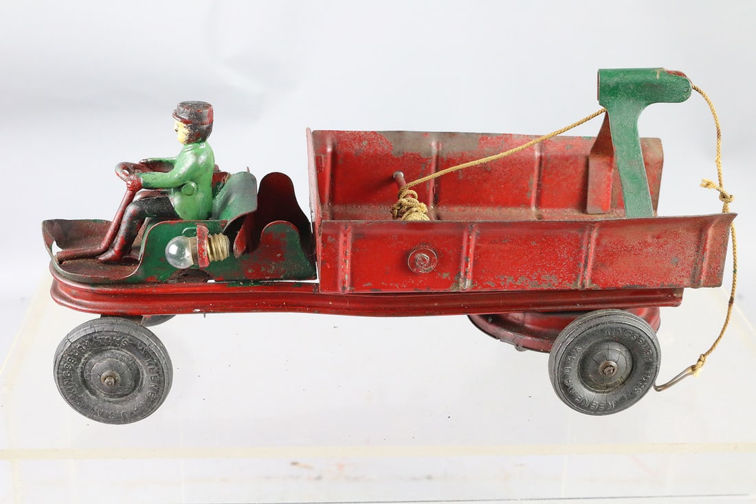 Kingsbury Early Motorized Tow Lorry (1 of 3)
