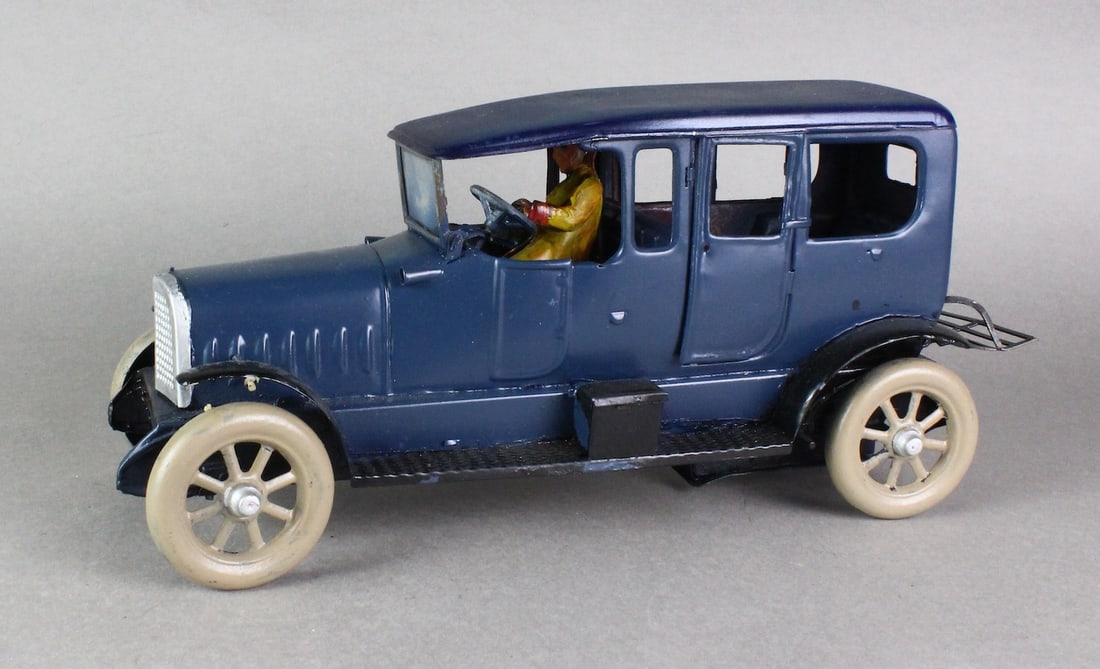 1920s Distler German Tin Limousine: 1920s Distler German Tin Limousine. Old amateur repaint. 12 1/2 inches long.