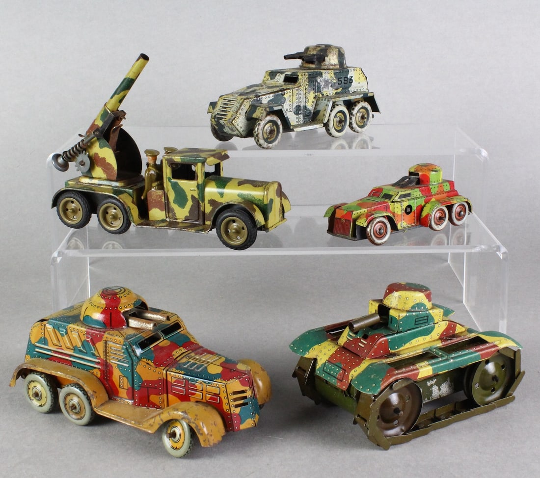 Japan Tin Camouflage Army Tanks & Artillery: Japan Tin Camouflage Army Tanks & Artillery Gunner. Mostly Pre-War CK and TN Nomura marks Japan tin army toys. Tank with tracks and small turret tank are working wind up. Longest 6 inches. Sold as
