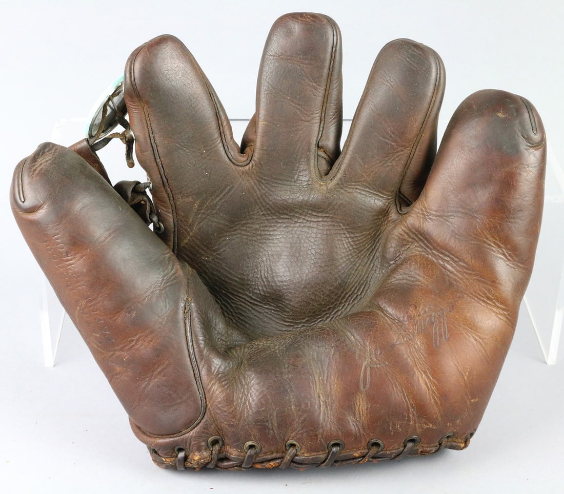 Spalding Joe DiMaggio Baseball Glove: Spalding Joe DiMaggio Baseball Glove