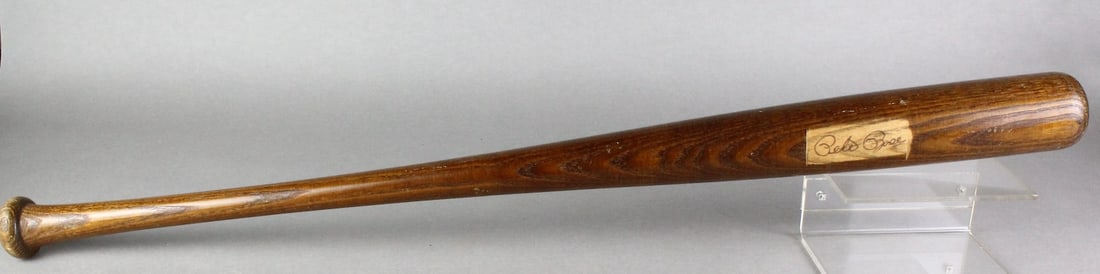 Pete Rose "Window Pane' Signed Bat: Pete Rose "Window Pane' Signed Bat. Hillerich & Bradsby Ppete Rose 200 Hits-10 Years -A Major League Record 1979 Phillies. Signed guaranteed correct signature.