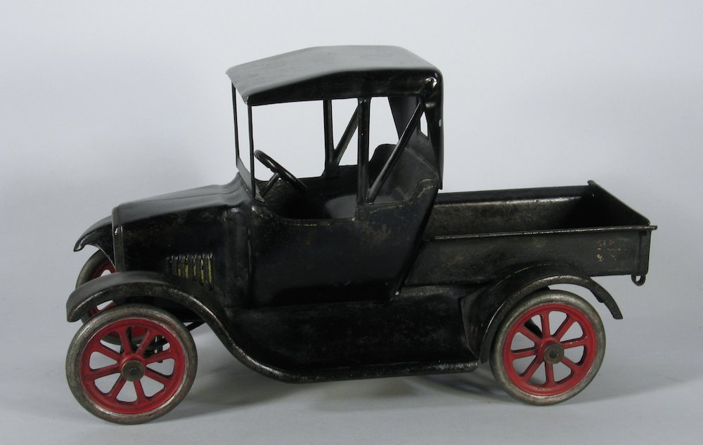 1920s Buddy L Ford Flivver Pick Up Truck: Buddy L pressed steel Ford Flivver Pick Up Truck. Original with possible repaint to roof.