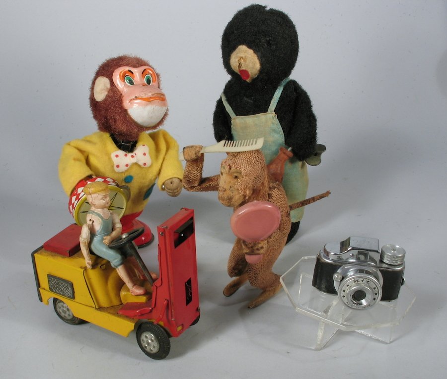 Japan Wind Up Tin Toys and Spy Camera: Jack Hammer Bear, Tambourine Monkey, forklift man, working wind up hair combing monkey and Hit Spy camera. Tambourine monkey missing hand, bear needs ears, as is lot. Jack hammer bear is 8 inches tall