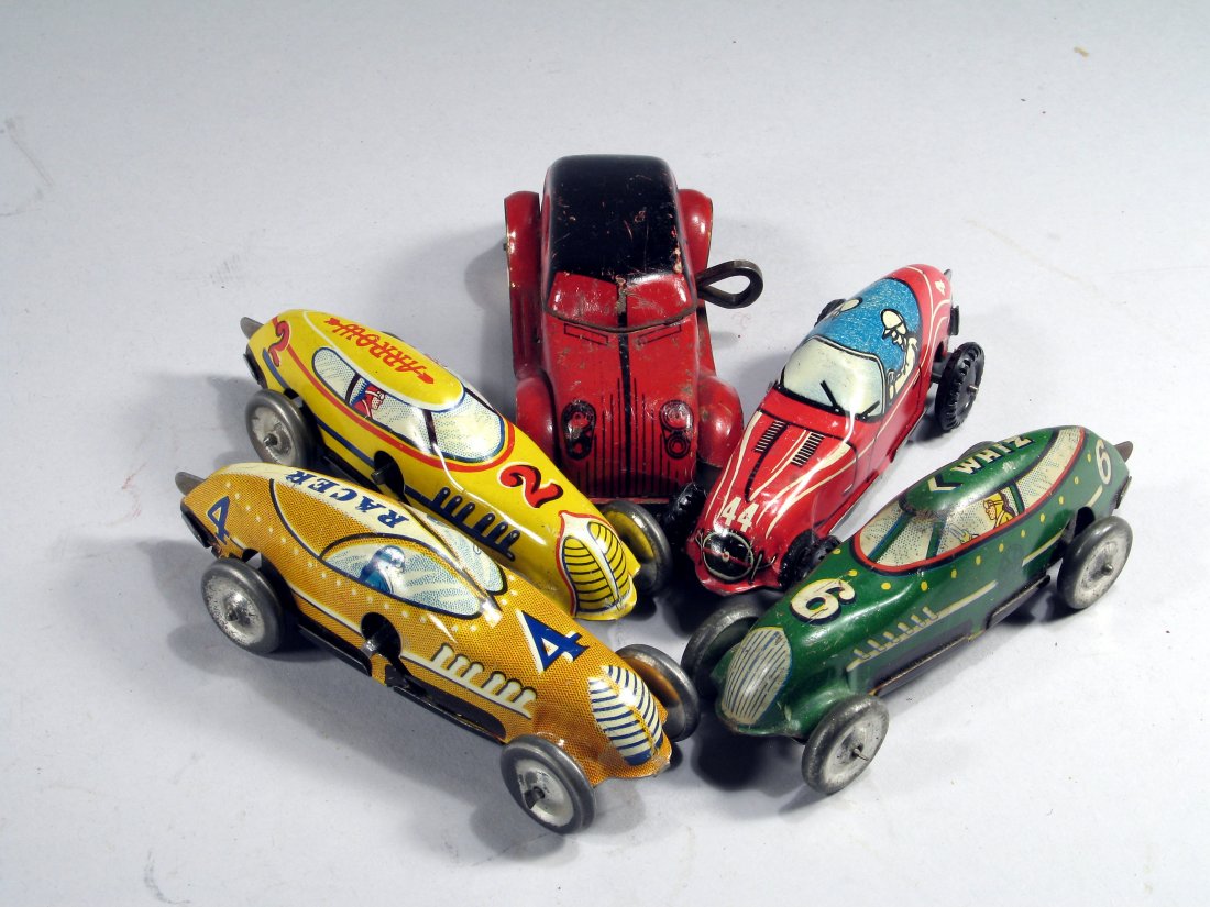 Marx / Lindstrom Wind Up Tin Car Lot: Marx / Lindstrom Wind Up Tin Car Lot, 4 Marx track cars and Lindstrom wind up
