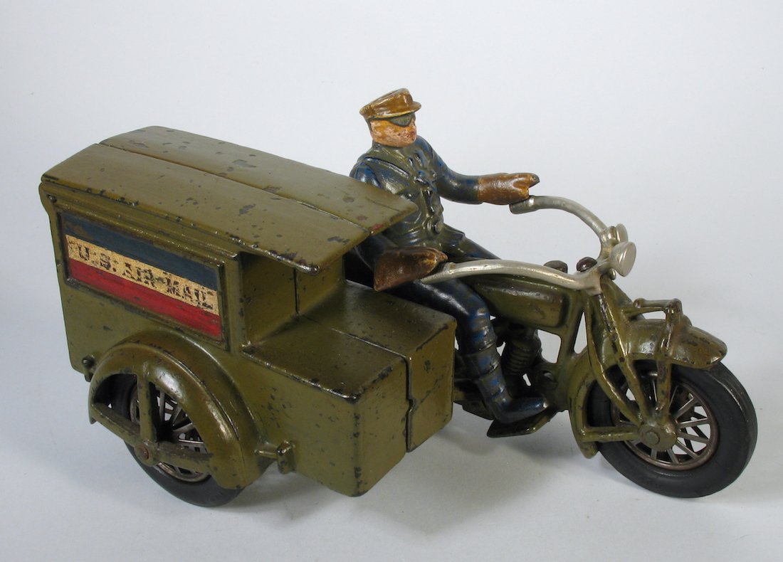 Hubley Large Cast Iron US Air Mail Motorcycle (1 of 4)