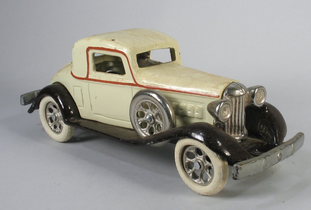 Arcade Cast Iron Reo Coupe (1 of 4)