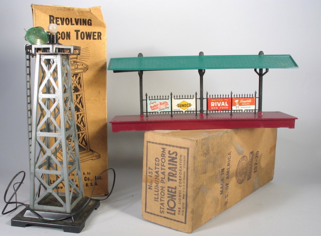Lionel Beacon Tower and Platform Station in Box (1 of 1)