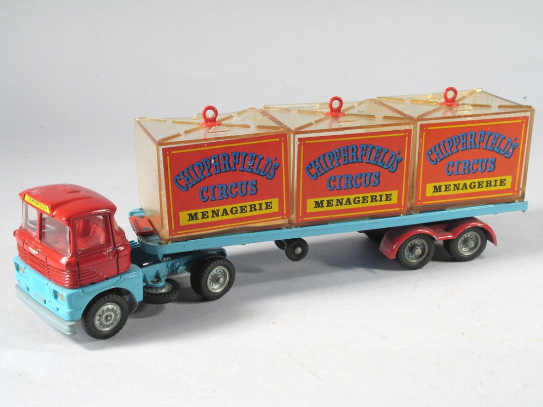 Corgi Major Chipperfields Circus Animal Truck (1 of 2)