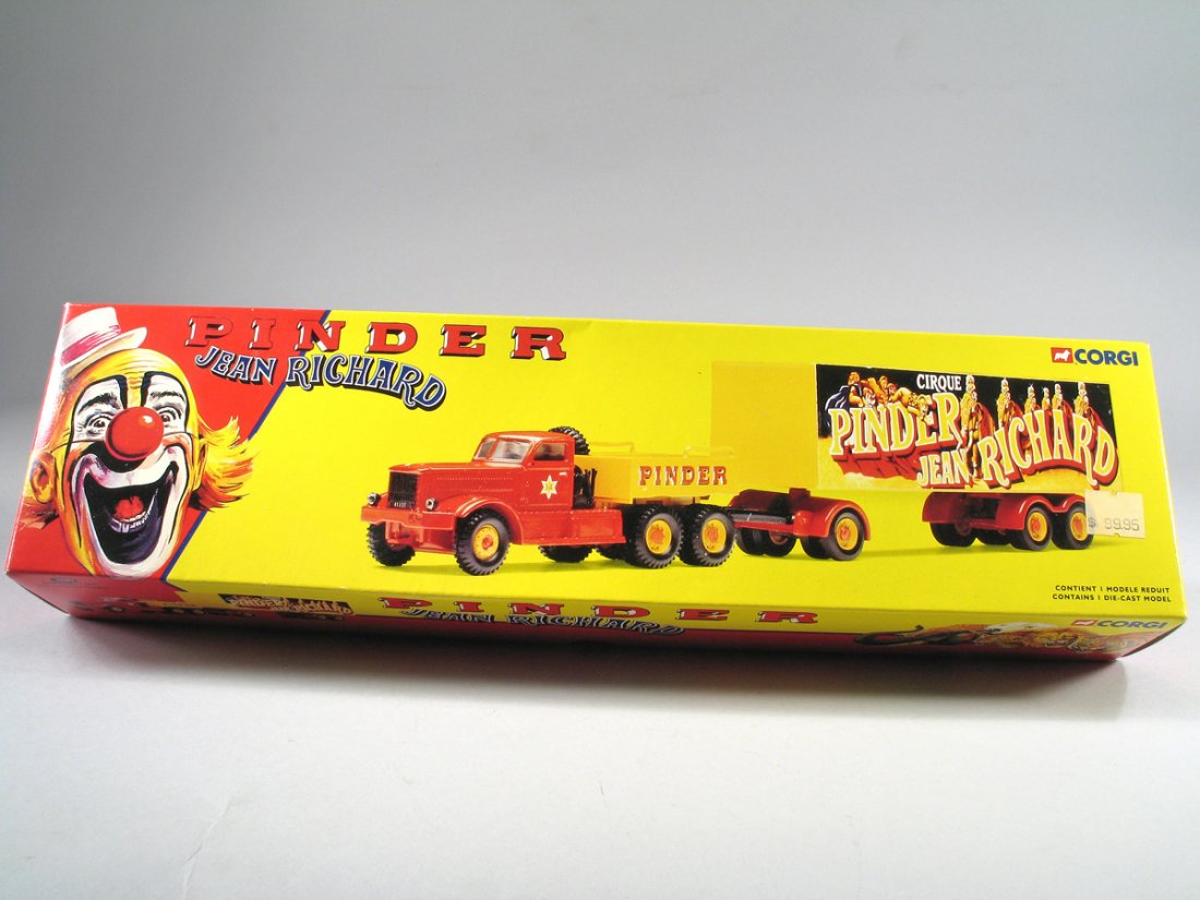 Corgi Pinder Jean Richard Circus Truck (1 of 2)