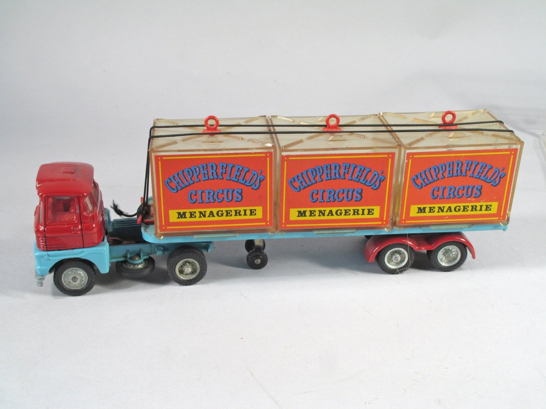 Corgi Chipperfields Circus Menagerie Animal Truck (1 of 2)