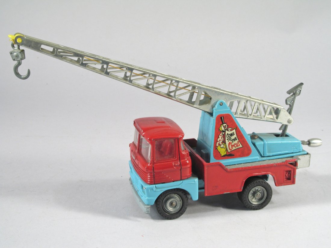 Corgi Chipperfields Circus  Crane Truck (1 of 2)