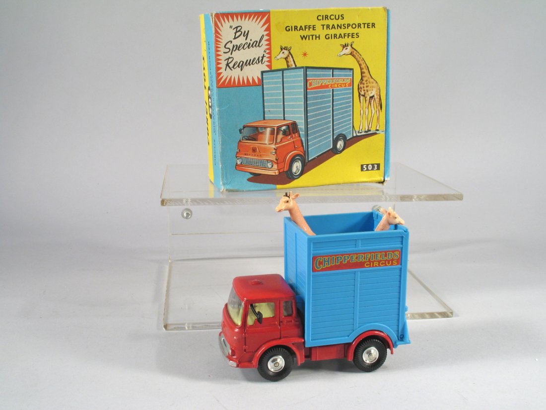 Corgi Chipperfields Circus Giraffe Transporter (1 of 2)
