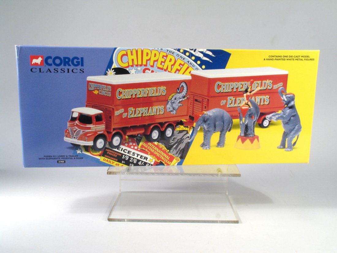 Corgi Chipperfields Elephant Truck Large NOS (1 of 2)