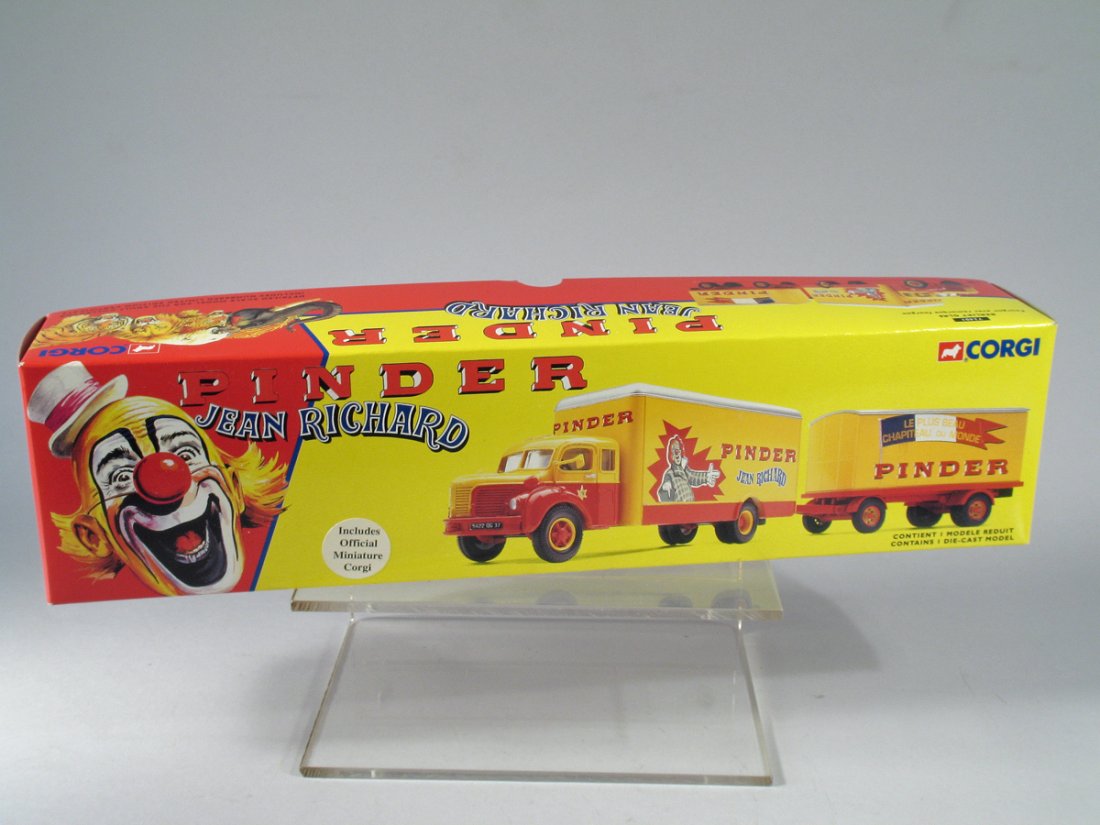 Corgi Pinder Jean Richad Circus Trailer Truck (1 of 2)
