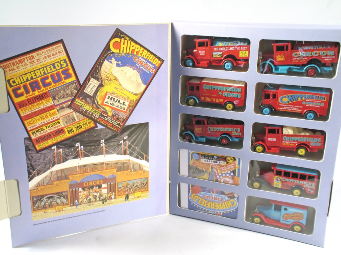 Corgi Chipperfields Circus  Truck Set NOS (1 of 2)