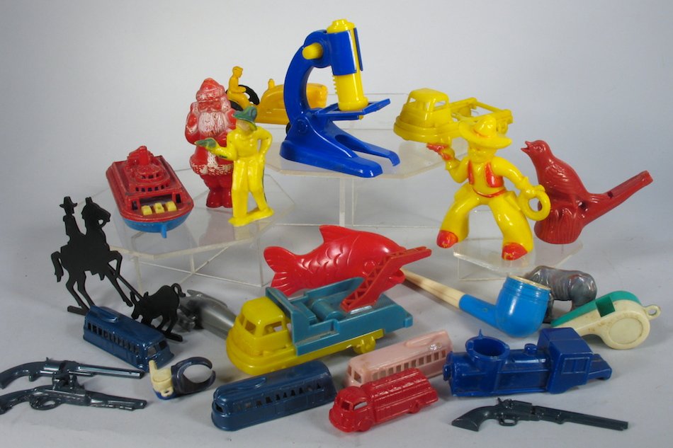 Lot of 1950s Hard Plastic Toys (1 of 2)