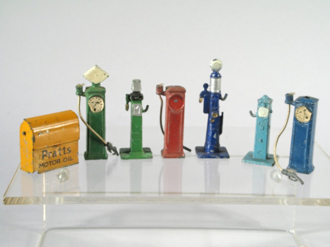 Meccano Petrol Pump Lot (1 of 2)