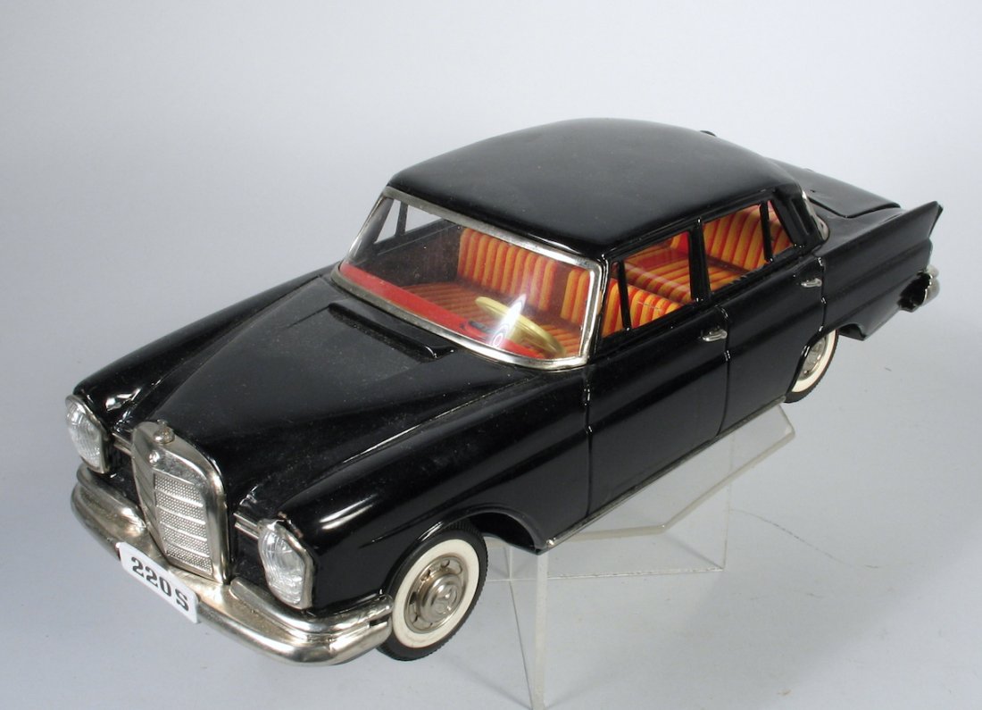 Japan Tin Mercedes Benz 220S with Automatic Lift (1 of 4)