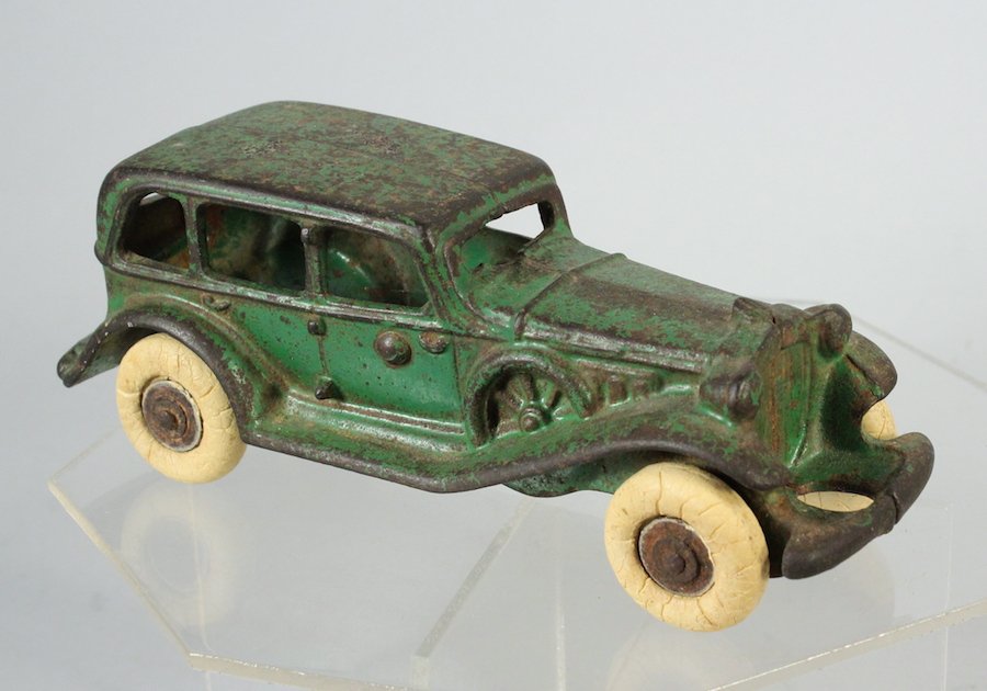 A.C. Williams Cast Iron Luxury Limousine: A.C. Williams Cast Iron Luxury Limousine. 6 1/2 inches long. Nice original limo.