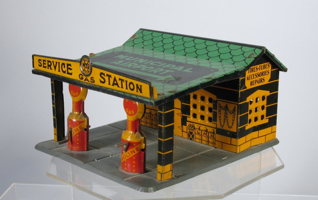 1920s Marx Service Station with Gas Pumps (1 of 4)