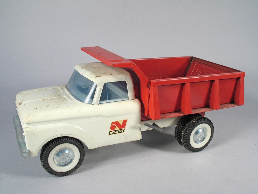 Nylint Pressed Steel Dump Truck (1 of 3)