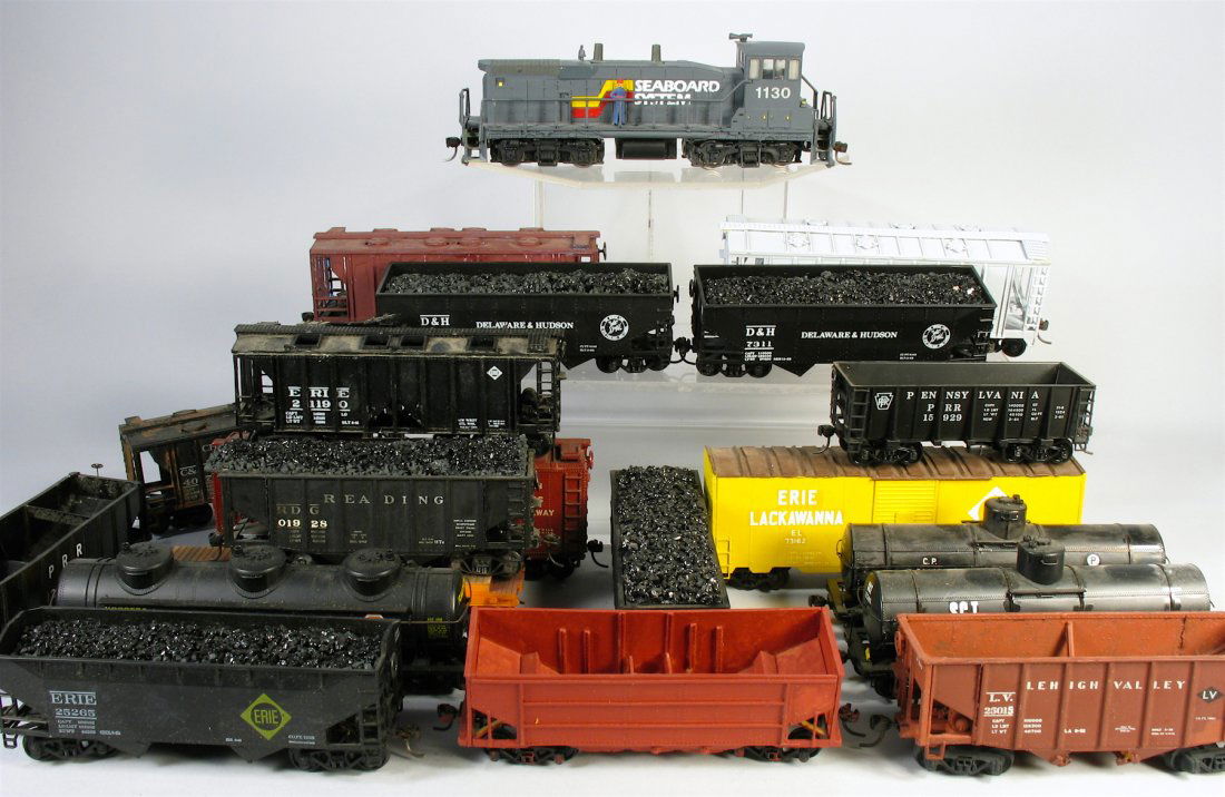 HO Diesel Train Engine & Rolling Stock & Coal (1 of 1)