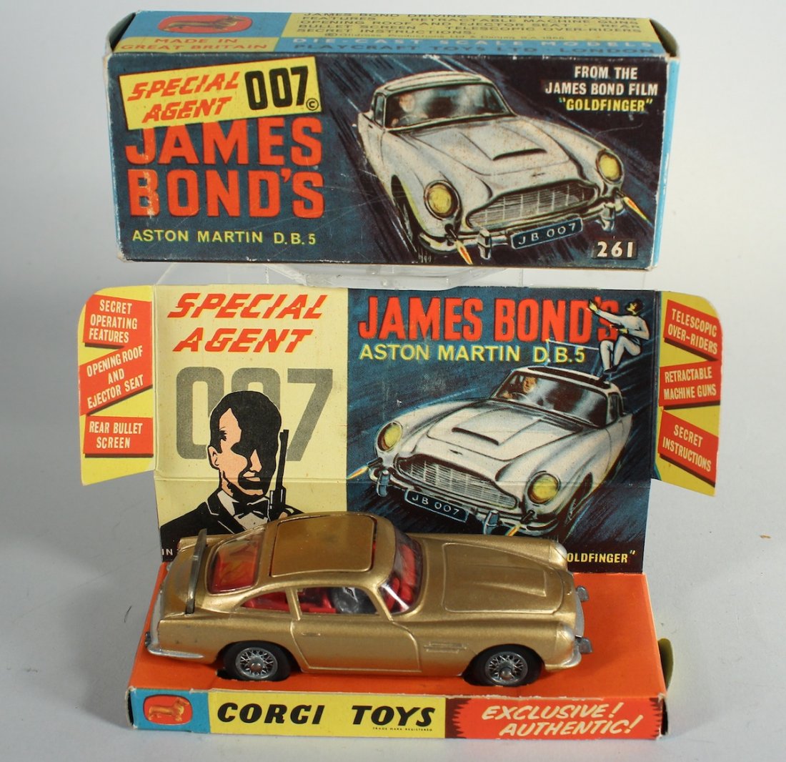 Corgi James Bond Car Mint in Box (1 of 3)