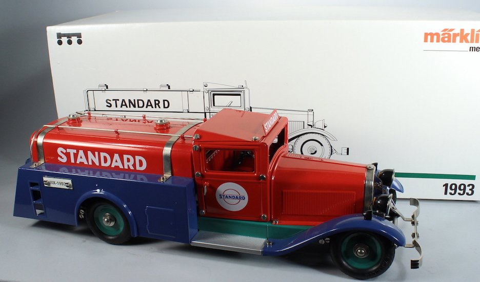 Marklin Standard Oil Tanker Mint in Box (1 of 6)