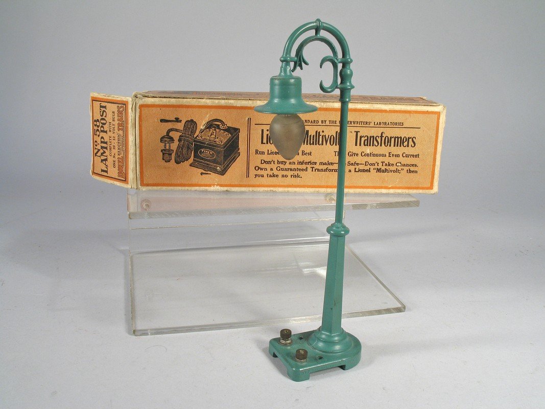 Lionel No 58 Lamp Post In Box (1 of 2)