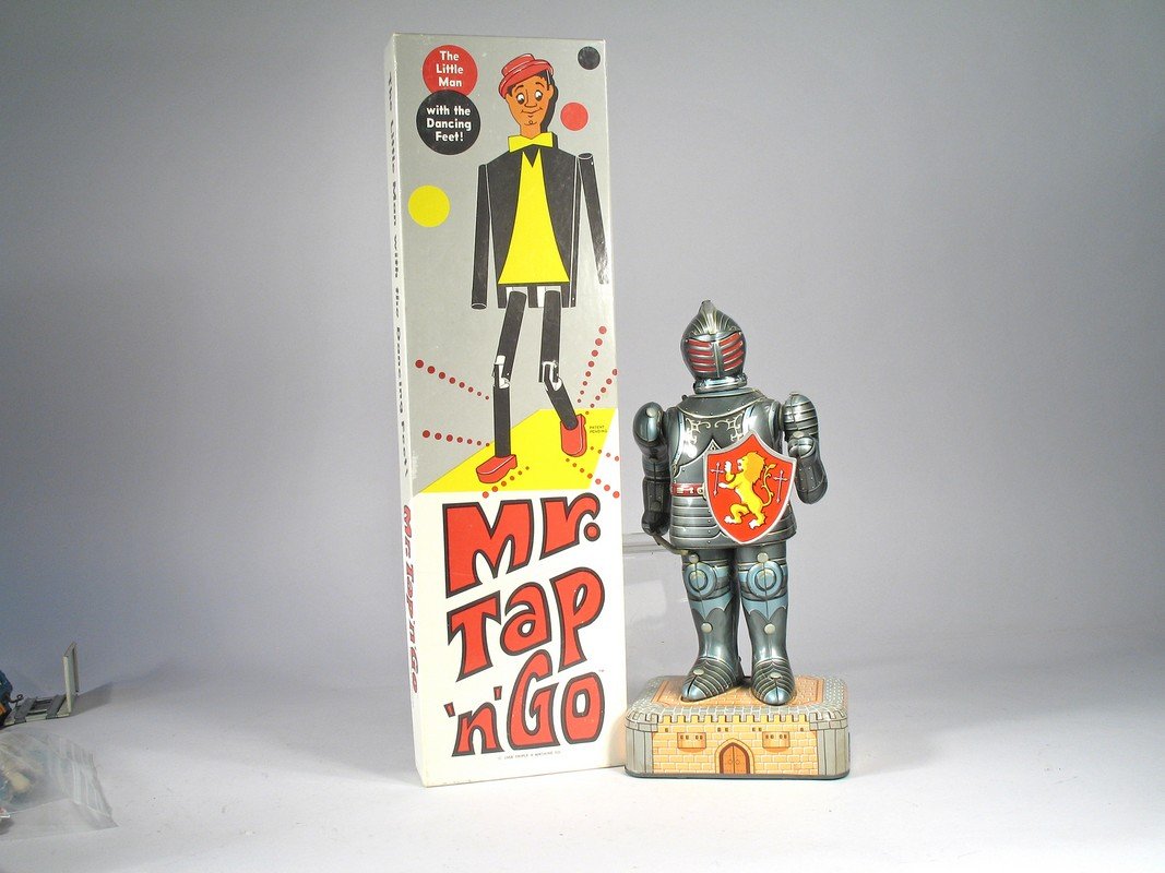 MT Modern Toys Japan Tin Knight Batt Op & Mr Tap & Go (1 of 2)