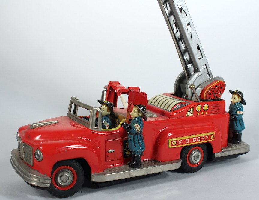 Japan Tin Fire Engine with Fireman BO (1 of 5)