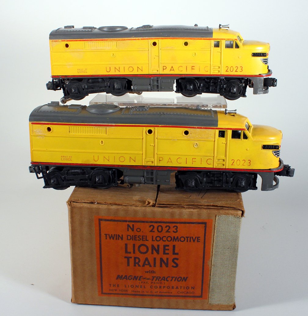Lionel Trains Twin Diesel Union Pacific In Box (1 of 3)
