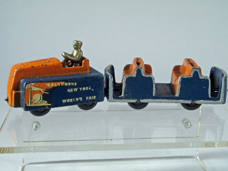 Arcade Cast Iron Greyhound NY World's Fair Transporter (1 of 2)