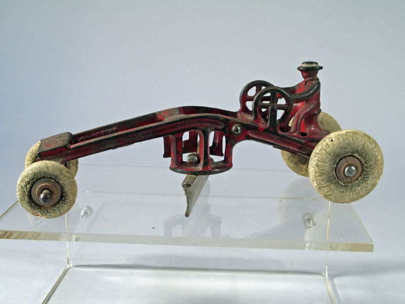 Kenton Road Grader Cast Iron (1 of 2)