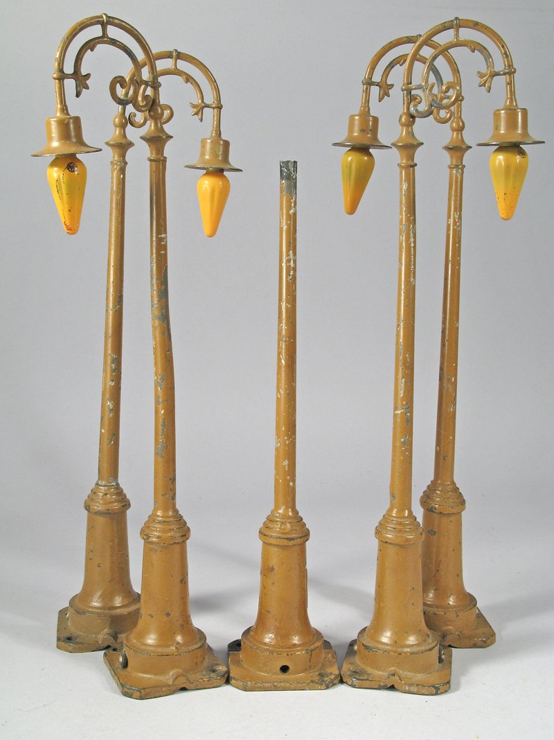 Lionel Standard Guage Cast Iron Lamp Post Lot (1 of 2)