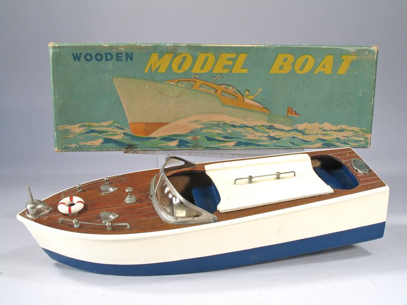 Cragston Wood Boat In Box: Cragston Wood Boat In Box motorized, Batt Op, Mint 12 inches