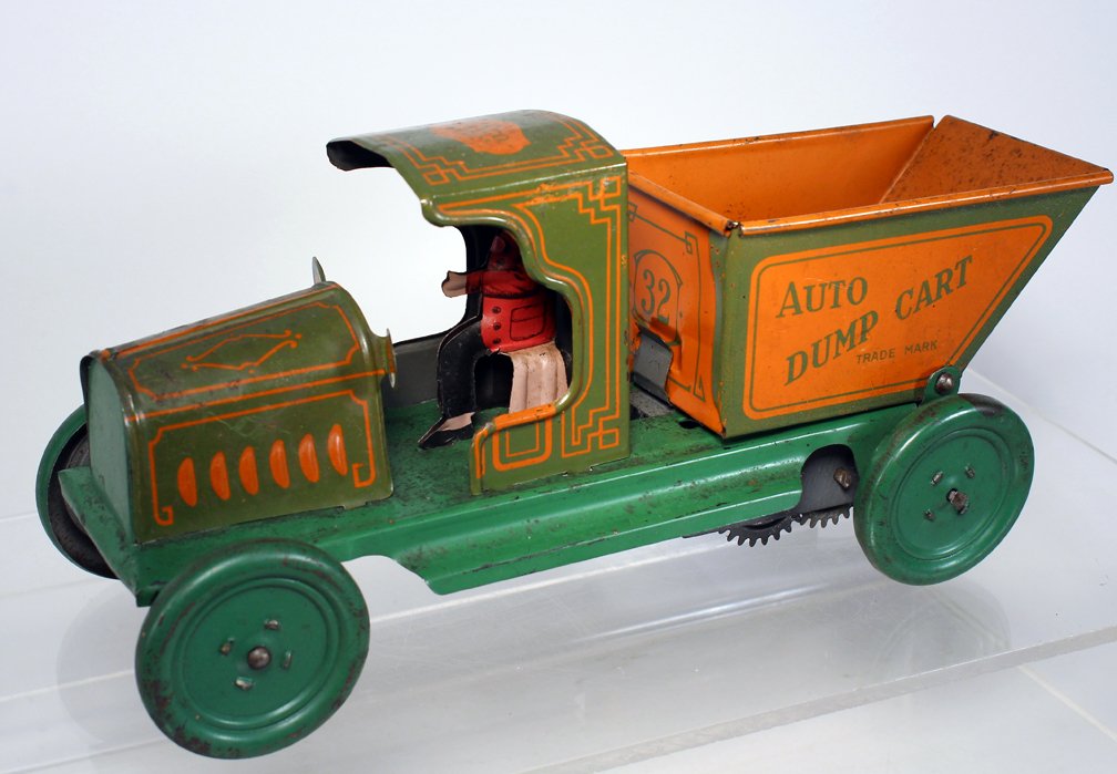 Ferdinand Strauss Tin Auto Dump Cart Early Wind Up (1 of 3)