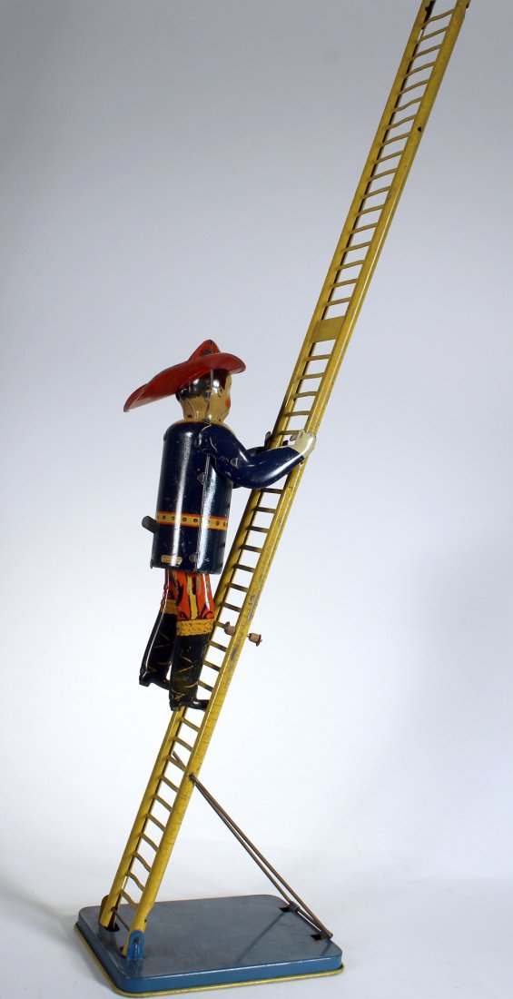 1930s Marx Climbing Fireman Wind Up (1 of 4)