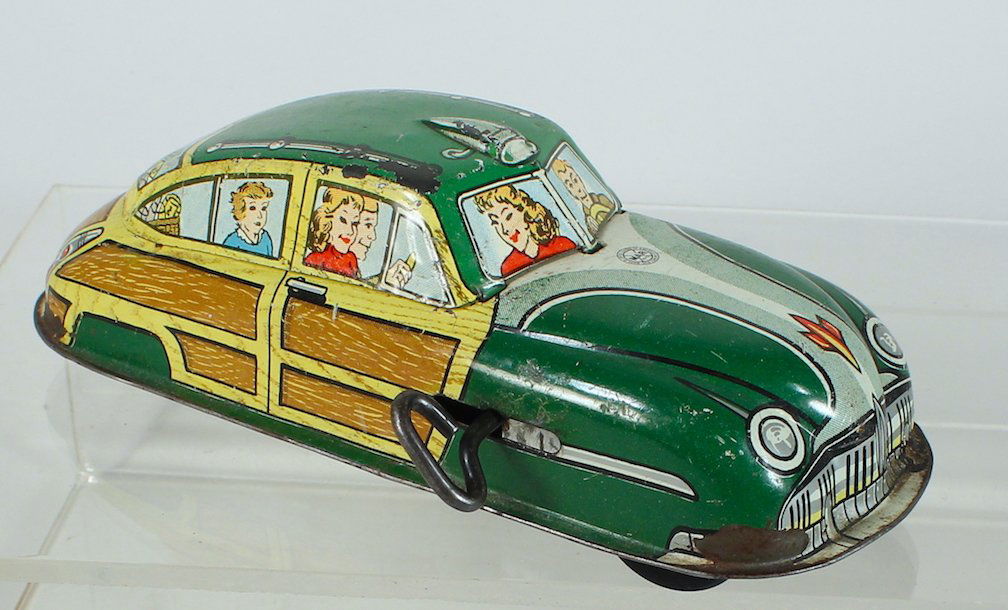Marx Woodie Station Wagon with Family Litho (1 of 2)