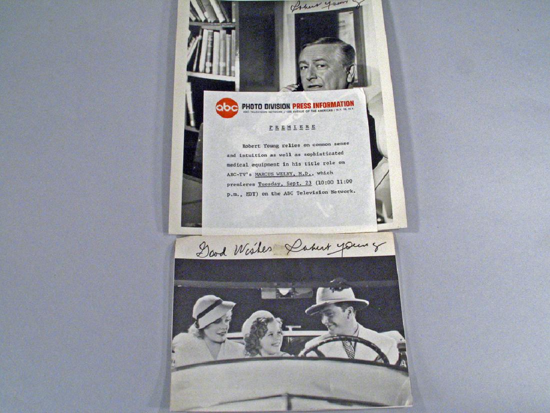 Robert Young ABC Promo Photo Release Autograph (1 of 3)